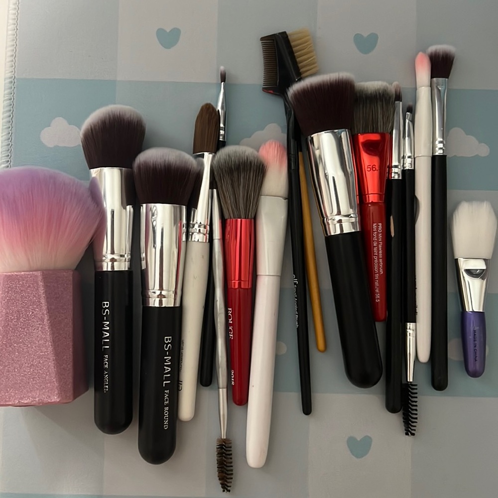 Makeup brush bundle